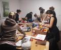 Bild: usc
Viele Hände sind notwendig, um die bereitgestellten Sachspenden für die Weihnachtpäckchen zu packen. Die Damen von Ladies‘ Circle Amberg bieten jetzt schon diesen Service an.