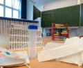 Symbolbild: Peter Kneffel/dpa 
Die Kosten, die den Schulen in Weiden durch die Corona-Testpflicht entstehen, übernimmt der Freistaat Bayern.