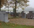 Bild: wro
Intensiv befasste sich der Marktgemeinderat mit dem Thema Grabschmuck an den Urnenstelen im Fuchsmühler Friedhof.