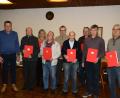 Bild: bey
SPD-Ortsvereinsvorsitzender Werner Rieß überreicht die Ehrennadeln und Urkunden für langjährige Treue zur SPD an Josef Puff (50 Jahre), Georg Vater, Herbert Deisser, Reinhold Schulz, Hans Zehent (alle 40 Jahre, von links) sowie Martina Lorenz, Günther Völkl und Heinz Voit (hintere Reihe von links).