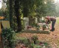 Archivbild: Gerhard Götz
Grabpflege für Allerheiligen auf dem Friedhof in Schwandorf.