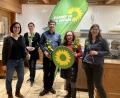 Bild: Laura Weber/exb
Harald Neumann (Mitte) und Anne Droste (Zweite von rechts) sind die neuen Sprecher der Landkreis-Grünen. Daniela Sauer, Hanna Rauh und Barbara Müller (von links) gratulieren.