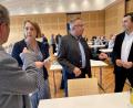 Bild: Eichl
Die Abgeordneten Annette Karl und Arif Tasdelen (rechts) im Gespräch mit Josef Wittmann vom Weißen Ring und dem VdK-Kreisvorsitzenden Josef Rewitzer (links).