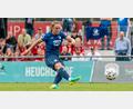 Bild: Uwe Gruen
Michaela Specht lenkt bei der TSG Hoffenheim den Spielaufbau aus der Innenverteidigung. Mit gezielten Diagonalbällen füttert die gebürtige Grafenwöhrerin ihre Mitspielerinnen, wie in dieser Szene beim DFB-Pokal-Spiel bei den Würzburger Kickers.