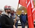 Bild: Petra Hartl
Teile der Rohrwerk-Belegschaft waren am Aktionstag der IG Metall vor das Werkstor gekommen.