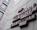 Symbolbild: Boris Roessler
"Die Würde des Menschen ist unantastbar"· steht an der Fassade des Landgerichts in Frankfurt am Main. im Fall der Morde der rechtsextremistischen Terrorgruppe NSU fühlten sich die Angehörigen der Opfer von den Sicherheitsbehörden missachtet und verraten.