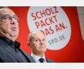 Archivbild: Kay Nietfeld/dpa
Olaf Scholz, SPD-Kanzlerkandidat (rechts), neben dem scheidenden SPD-Co-Chef Norbert Walter-Borjans.