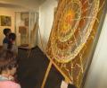 Bild: Kerstin Pflaum/exb
Die Ausstellung "Farbklecks und Buchstabensalat" Im Museum Mitterteich besuchten jetzt Vorschulkinder des Hauses St. Hedwig.