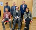 Bild: Eichl
Bürgermeister Markus Ludwig (hinten, rechts) hat die Bürgermedaille verliehen an Johann Meiler, Hans Härtl und Inge Trottmann (vorne, von links), außerdem an Peter Kraus und Boris Damzog (hinten, von links).