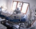 Symbolbild: Kay Nietfeld/dpa
Die Corona-Inzidenz steigt, die vierte Welle kommt langsam in den Kliniken an.