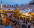 Archivbild: bsc
Der Friedenfelser Weihnachtsmarkt im historischen Ökonomiehof lockte vor Corona stets Besucherscharen an. Auch heuer kann der Lichter- und Budenzauber nicht in der gewohnten Form stattfinden.