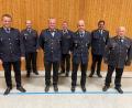 Bild: fz
Er ist nicht zu ersetzen. Helmut Kellner (Dritter von rechts) bleibt zunächst Kommandant der Feuerwehr Lerau.