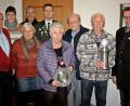 Bild: R. Kreuzer
Die besten Treffer beim Kirchweihschießen haben Erwin Rößler und Christl Rößler (vorne, Mitte) abgegeben. Dazu gratulieren Schützenmeisterin Sieglinde Nordgauer (Dritte von rechts) und Herbert Tischler (rechts), Ehrenpräsident des Stadtverbands für Leibesübungen.
