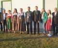 Bild: slh
Gauschützenmeister Johann Dirrigl (links) und Gausportleiter Klaus Ketzler (rechts) gratulierten den neuen Würdenträgern (von links) Reinhard Eichler, Herta Zeiler, Franziska Wolf, Karina Schober, Matthias Reis , Moritz Prüfling, Theresa Zimmermann und Emma Dirschwigl.