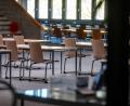 Bild: Armin Weigel/dpa
So sah es drei Semester lang in den Lesesälen der Uni Regensburg aus. Leere Stühle in den Bibliotheken. Die Coronapandemie hat auch die jungen Menschen aus Amberg und Amberg-Sulzbach schwer getroffen.