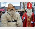 Bild: jr
Der Burschenverein Mitterteich sendet heuer wieder Nikolauspaare aus und nimmt Hausbesuche vor – hier eine Aufnahme, die beim Weihnachtsmarkt im Jahr 2019 entstanden ist.