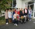 Bild: Gemeinde Kulmain/exb
Vorne sitzend: Gerlinde Bayer mit Mann Ludwig Bayer sowie der Schulmannschaft mit Bürgermeister.