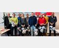 Bild: Lydia Langheinrich/exb
Bezirksvorsitzender Thomas Graml (von links) gratulierte den fairsten Oberpfälzer Fußballteams der vergangenen Spielzeit: Stephan Veigl (Haidenaab), Reinhard Lindner (Weihern-Stein), Lena Schwandner (Weidenthal/Guteneck), Moritz Reinecke (Hohenschambach), Thomas Lang (VfB Regensburg), Rainer Gebert (Vohenstrauß), Karl-Heinz Sölch (Wilting), Ulrich Listl (Phönix Regensburg), Herbert Blank (Ziegetsdorf)