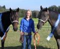 Bild: ilt
Franziska Götz aus Moos ist stolz auf ihre beiden Quarter-Horse-Stuten "Dream" und "Joy". Mit ihnen zusammen ist sie schon weit gekommen.