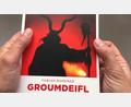 Bild: ihl
Ein Toter im Krampuskostüm wird bei einem Rohrbruch in Schwandorf gefunden. Dahinter stecken aber mehr Krampus- und Perchtengruppen oder Weihnachtsbräuche. Es geht um krumme Geschäfte und hinterfotzige Machenschaften.