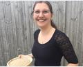Bild: Schönberger
Johanna Schönberger kann ihr Brot selber backen. Sie und andere junge Frauen wollen solches Basiswissen in einem neuen Buch weitergeben.
