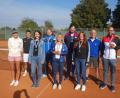 Bild: tra
Die Erstplatzierten der Tennisvereinsmeisterschaften der DJK Ensdorf (von links): Lea Schmalzbauer, Michael Sommerer, Anja Bachfischer, Max Hauer, Linda Trager, Bastian Bartmann, Anna Straßburger, Peter Christmann und Christoph Müller.