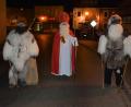Bild: jr
Im vergangenen Jahr marschierten St. Nikolaus und Knecht Ruprecht nur durch die Straßen der Marktgemeinde, heuer sollen wieder Hausbesuche erfolgen.