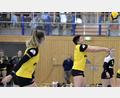 Archivbild: Hubert Ziegler
Mit leeren Händen standen die Volleyballerinnen des SV Hahnbach nach der Partie beim FC Kleinaitingen da. Im Bild Lorena Tilgen (links) und Anna Geilersdörfer.