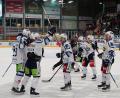 Bild: Hans-Jürgen Ziegler
Jubel bei den Blue Devils Weiden: Der Spitzenreiter der Oberliga Süd gewann am Sonntag das Top-Spiel bei den Starbulls Rosenheim mit 3:2 nach Verlängerung.