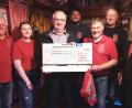 Bild: fvo
Das Präsidium des Schalob (Schnupftuchclub Albersrieth-Obertresenfeld) überreicht an Herbert Putzer 1000 Euro für die Kinderkrebshilfe