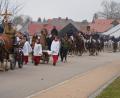 Bild: wel
80 Pferde und ihre Reiter, vom Pfalzgrafenpaar bis zu den Vertretern der ortsansässigen Reiterhöfe, nahmen an der Wallfahrt teil, mit der alljährlich der Hl. Leonhard um Schutz für das Vieh gebeten wird.