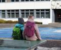 Bild: Gabi Schönberger
Wenn es in der Schule Probleme gibt, bleiben manche Schüler ihr lieber fern. Der Experte rät dazu, schnell das Gespräch zu suchen und gemeinsam Lösungen zu entwickeln.