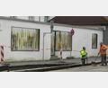Bild: kgg
Für die Verwendung von Lamberts-Glas bei der Gestaltung von Lärmschutzwänden gibt es bereits in der Egerer Straße ein Beispiel. Freilich ist dies deutlich kleiner als die Anlage, die die akustischen Auswirkungen von Anwohnern der neuen Bundesstraße schützen soll.
