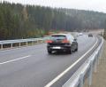 Bild: Benkhardt
Der Verkehr auf der B299 über den Hessenreuther Berg rollt seit Freitagmittag wieder. Einzige Einschränkung ist die Umfahrung bei der Fauna-Brücke auf der Kuppe des Berges, die erst noch gebaut werden muss.