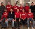 Bild: Stiftland Bazis/exb
Das neugewählte Vorstandsteam der "Stiftland Bazis Schönkirch" (hinten,von links):	Rainer Löw, Lukas Strickner, Michael Preisinger, Wolfgang Schön, Michael Helgert und Tobias Schedl sowie (sitzend, von links)	Matthias Rübl, Kassier Andreas Schuller, Vorsitzender Markus Preisinger, Zweiter Vorsitzender Georg Strickner und Moritz Härtl. Nicht mit im Bild:	Christoph Mayer, Ernst Krapfl und Jürgen Preisinger.