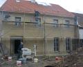 Bild: jr
Einen neuen Putz erhielt kürzlich die Fassade des Leonberger Imkerhauses. Diese Maßnahme und viele weitere Arbeiten führten die Mitglieder des Imkervereins in Eigenleistung durch. Bislang wurden rund 3000 ehrenamtliche Stunden geleistet.