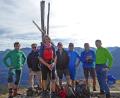 Bild: Alpenverein Marktredwitz/exb
Markus Prechtl, Gerhard Glöckner, Karin Hollmann, Birgit Schelter, Rainer Rahn, Anton Hollmann und Sven Hackl auf dem 2052 Meter hohen Gipfel der Schellschicht, im Hintergrund das Zugspitz-Massiv.