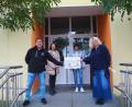 Bild: wmi
Kindertagesstätten-Leiterin Iwona Brütting (vorne rechts) und Elternbeirats-Vorsitzende Madeleine Schnerch (hinten links) bedankten sich bei Ilona Schmidt (hinten rechts) und Martin Melchner (vorne links.) für die willkommene Spende.