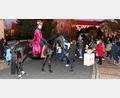 Bild: njn
Das Pferd mit Reiter war ein Hingucker beim Martinsumzug der städtischen Kinderkrippe.