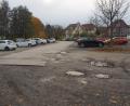 Bild: ws
Die Neuanlage des Parkplatzes am Landratsamt soll jetzt doch von der Stadt ausgeführt werden. Damit kann eine bessere Förderung erreicht werden. Der Baubeginn hängt von der Rückübereignung des Grundstücks ab.