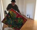 Bild: ihl
Co-Kurator Stefan Voit packt aus. Dieses Bild von Karl Aichinger gehört dem Bezirk.