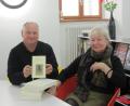 Bild: aks
Herausgeberin Regina Henscheid und Verleger Wilhelm Koch präsentieren die vierbändige Gneisenau-Brief-Gesamtausgabe und den ergänzenden Erzählband.