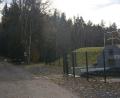 Bild: jr
In diesem Bereich, hinter dem Pfaffenreuther Hochbehälter in Richtung Wald, soll ein Mobilfunkmast aufgestellt werden.