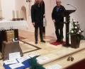 Bild: ld
Einen kurzen, sehr intensiven Vortrag hielt Pastoralreferent Maximilian Pravida (links) auf Einladung der KAB nach der Abendmesse in der Kirche. Vorsitzender Ludwig König dankte herzlich.