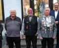 Bild: Reinhard Fraunholz/exb
Schützenpräsident Hanns Peter Oechsner gratulierte den Rittern Albrecht Puchka und Erwin Zerbian, König Klaus Hermann sowie Liesl Margit Meyer (alle von links) zusammen mit Bürgermeister Martin Preuß (hinten rechts).