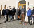 Bild: Josef Götz/exb 
Die Realschüler besuchten zusammen mit Bürgermeister Frank Zeitler (Dritter von rechts) die Stolpersteine.