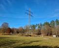 Bild: sne
Der Mast 55 steht mitten im Waldbad und soll im Zuge der Maßnahmen ersetzt werden.