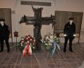 Bild: ral
Höhepunkt war die Kranzniederlegung am Ehrenmal in der Nikolauskirche durch die Soldaten- und Kriegerkameradschaft und die Stadt Nabburg. Die Ehrenwache stellte die Polizeischule der Bepo.