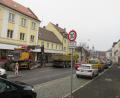 Bild: kgg
Zwei Klagen sind gegen den Planfeststellungsbeschluss für die Verlegung der Bundesstraße 299 durch Waldsassen eingegangen. Unterdessen werden die Arbeiten für die Fahrbahnsanierung in der Prinz-Ludwig-Straße (Bild) fortgesetzt.