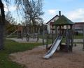 Bild: bnr
Nicht immer spielen hier, am Spielplatz in der Bahnhofstraße, viele Kinder. Doch an manchen Tagen ist der Geräuschpegel hoch. Der Bauausschuss ist der Meinung, dass das zu tolerieren ist, nicht aber das "wilde Pinkeln".